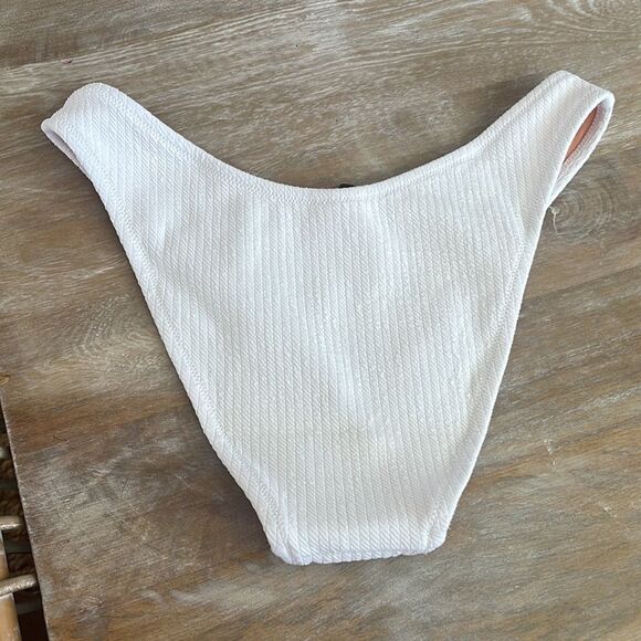 J Crew Textured curved-waist cheeky bikini bottom Medium White‎ - Picture 2 of 6